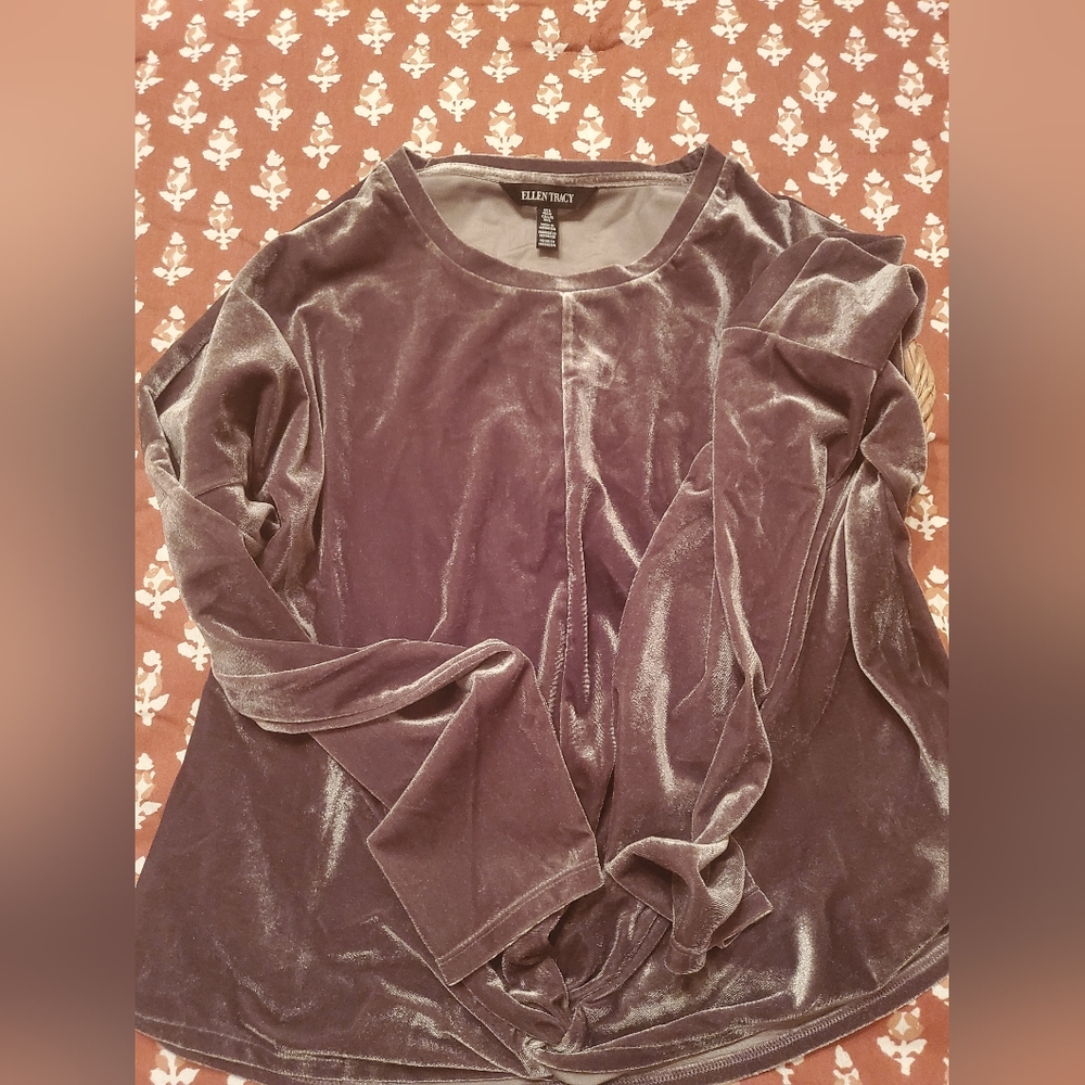 Nwot- Ellen Tracy velvet  top
